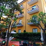 Astoria فندق