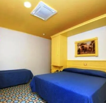 Astoria Hotel 4*