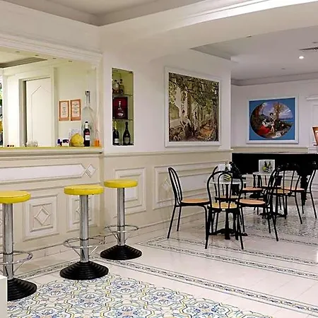 Astoria Hotel 4*