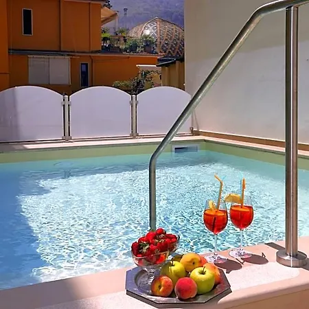 Astoria Hotel 4*