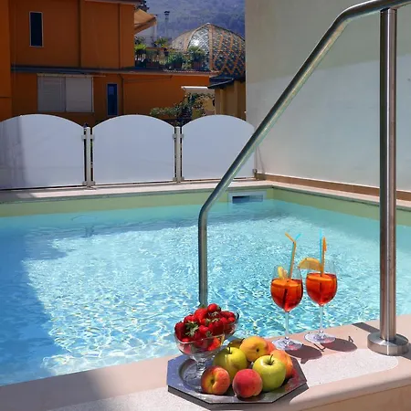 Astoria فندق سورينتو