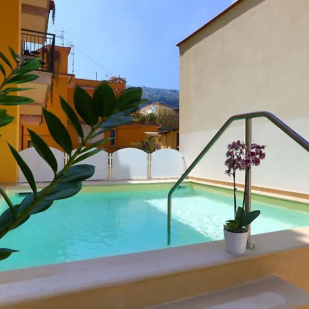 Astoria فندق سورينتو