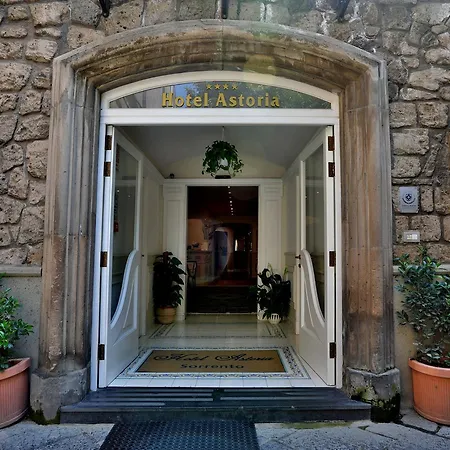 Astoria فندق سورينتو